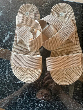 Women’s sandals like new